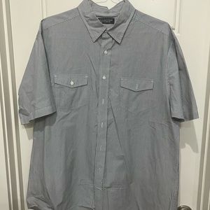 Roundtree and Yorke short sleeve shirt